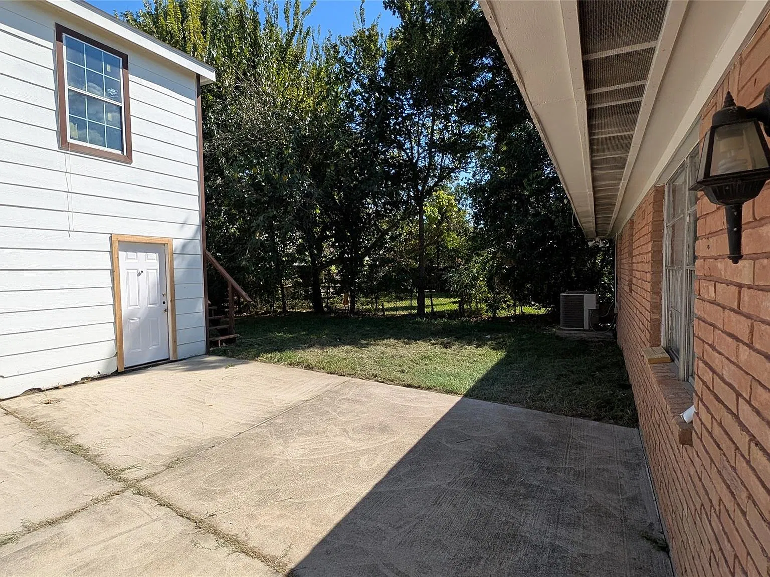 3 bed, 1.5 bath, 1076 sqft, $1,595 — Photo 3