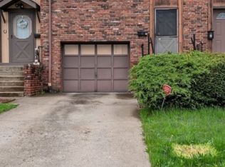 10 McKinley Sq, Coraopolis, PA 15108