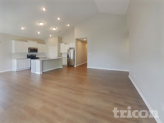 3rd image of 6646 Laurelwood Dr
