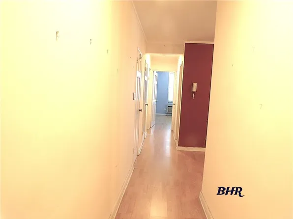 2265 Gerritsen Avenue image 2 of 19