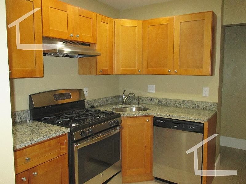1st image of 76 Egmont St APT 003