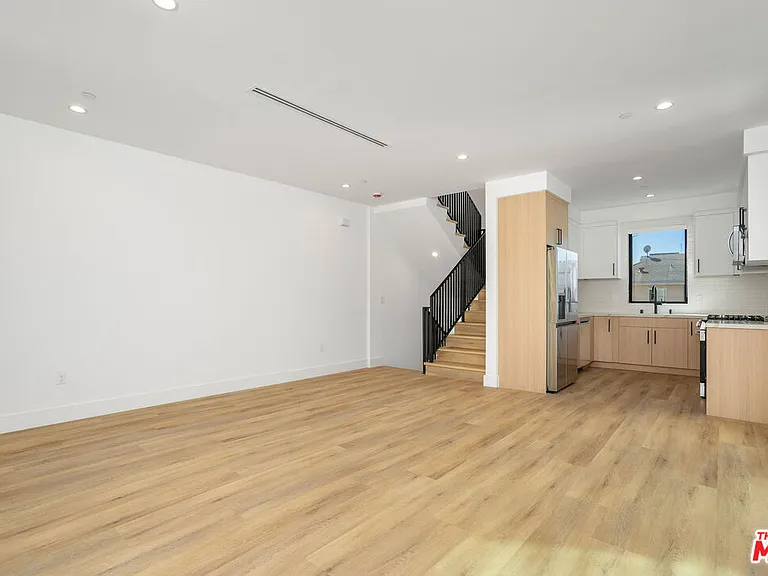 111 N Orlando Ave — Photo 3