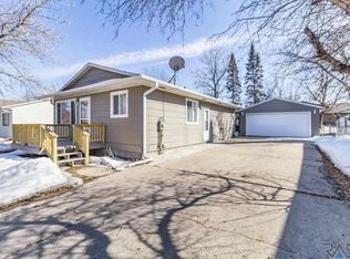 5117 E 16th St, Sioux Falls, SD 57110