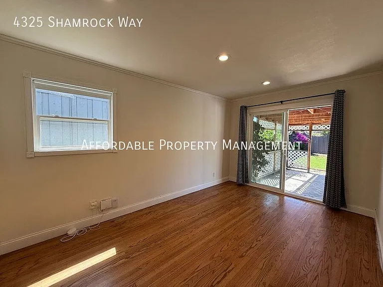 4325 Shamrock Way — Photo 14