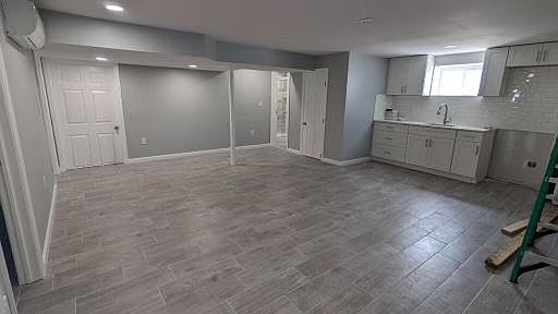 3rd image of 20 Dixon Ave