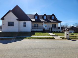 5633 Lenox Dr, Newburgh, IN 47630