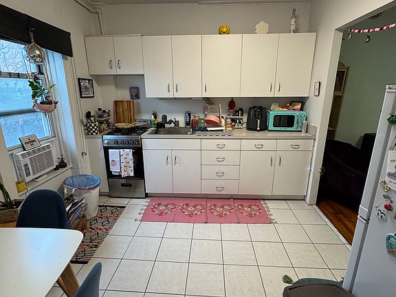 3rd image of 270 9th St #4