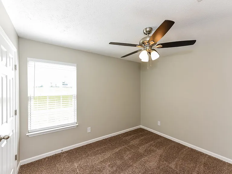 1910 Lawndale Dr — Photo 10