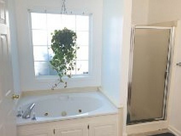 5th image of 1204 Courtney Cove Ct