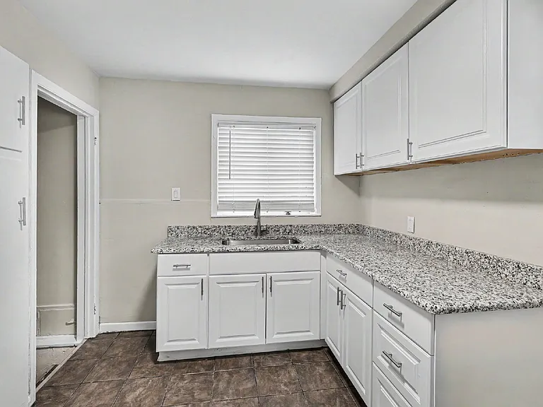 1189 Woodland Dr — Photo 7