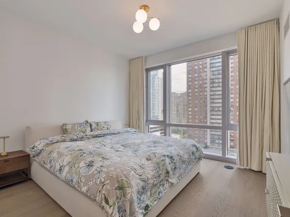 75 Park Lane image 13 of 23