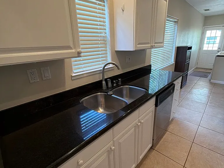 3117 Freeport Blvd — Photo 31