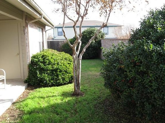 4th image of 905 Forest Cres