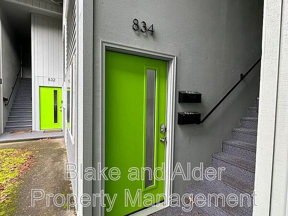 2nd image of 834 SE 42nd Ave
