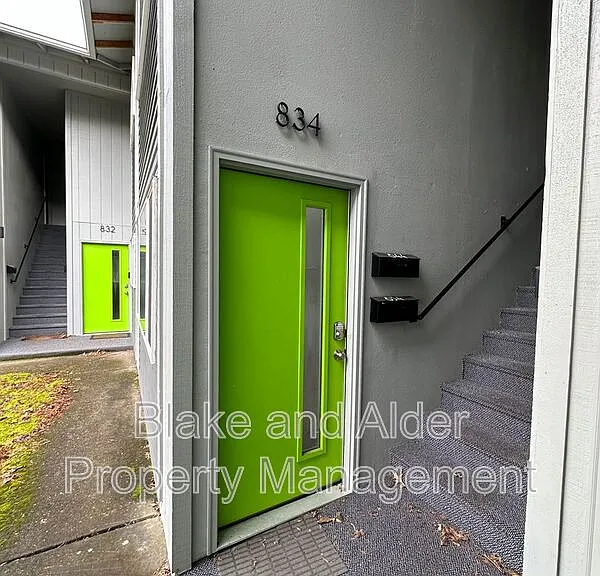 834 SE 42nd Ave — Photo 2