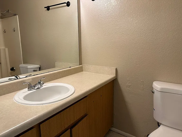 217 E Washington Ave — Photo 12