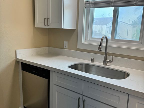 4th image of 766 W Wilson St
