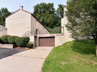 1462 Spreading Oak Dr #B, Pittsburgh, PA 15220