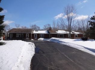 7710 Pathfinder Ln, West Bend, WI 53090