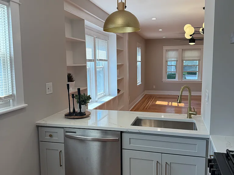 64 Rochambeau Ave #2 — Photo 4