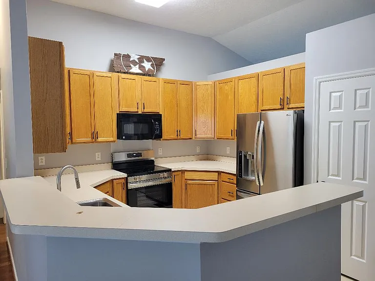 312 Baronswood Dr — Photo 3