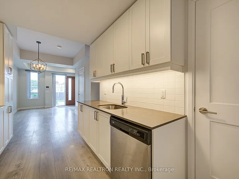 1050 Portage Pkwy #Townhouse 33 — Photo 19