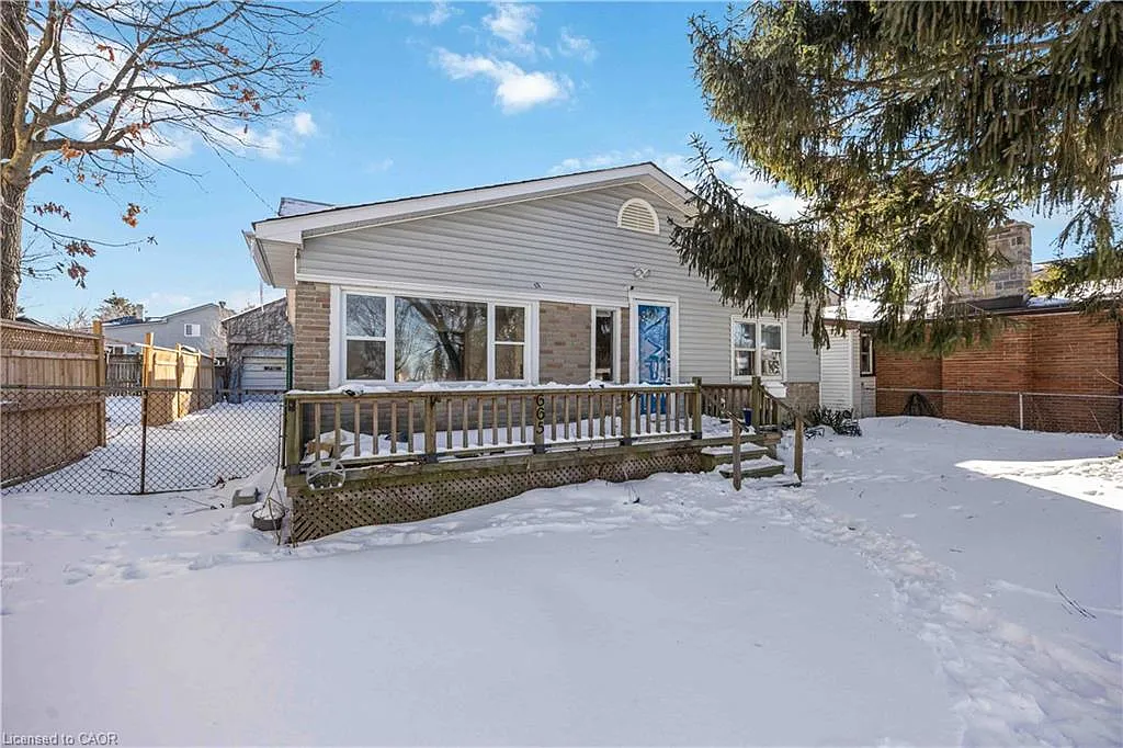 665 Lakeshore Rd photo 1