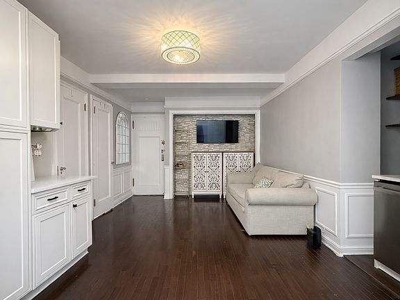 5th image of 45 Tudor City Pl APT 909