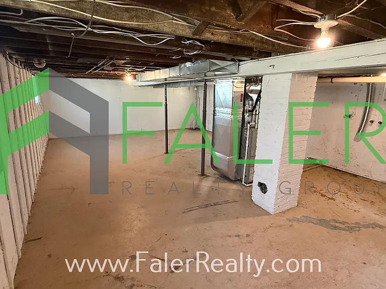 1047 W Dorothy Ln — Photo 13