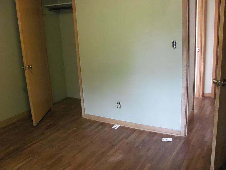 1718 Dyke Ave — Photo 3