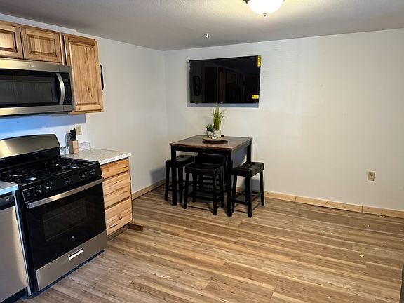 2nd image of 811 W Lorraine Ave #6