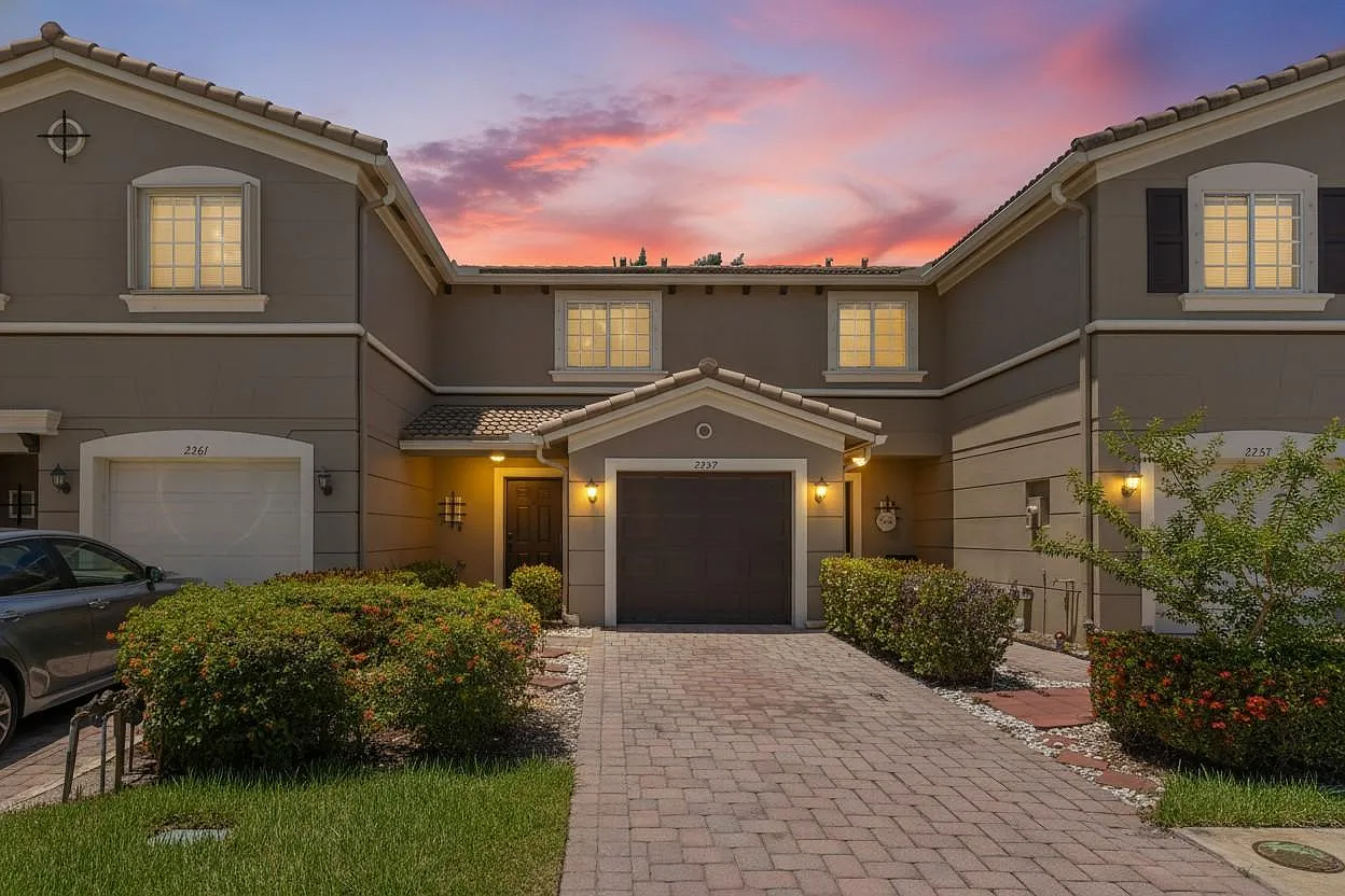 2 bed, 2.5 bath, 1303 sqft, $2,150 — Photo 4