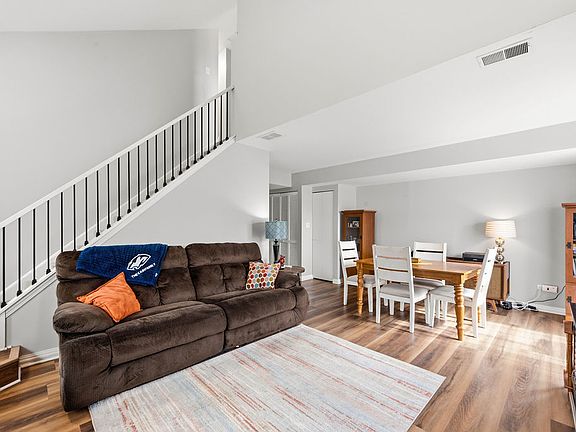5th image of 1424 Root St