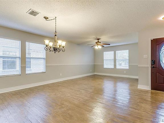 3rd image of 8725 Hunters Creek Dr