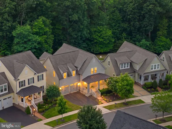 17136 Gullwing Dr, Dumfries, VA 22026