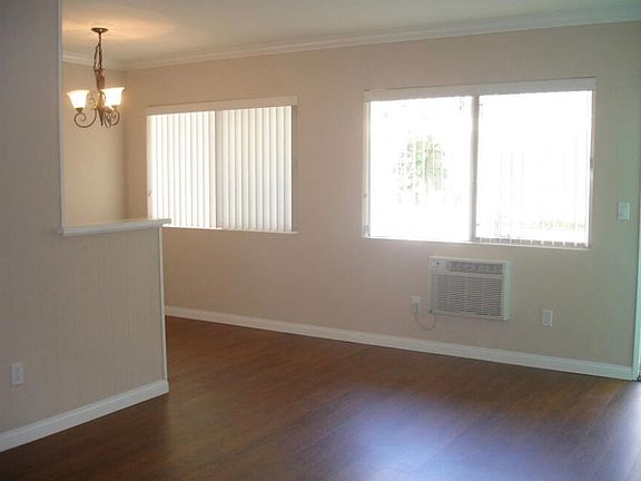 4th image of 2714 W Clark Ave #1C