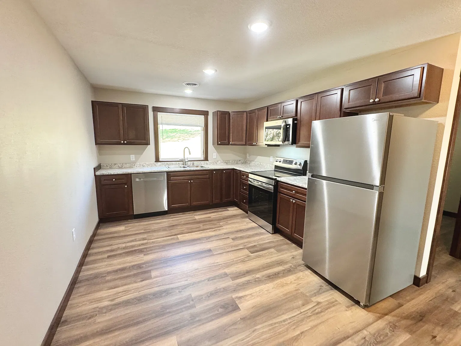 2 bed, $1,000 — Photo 2