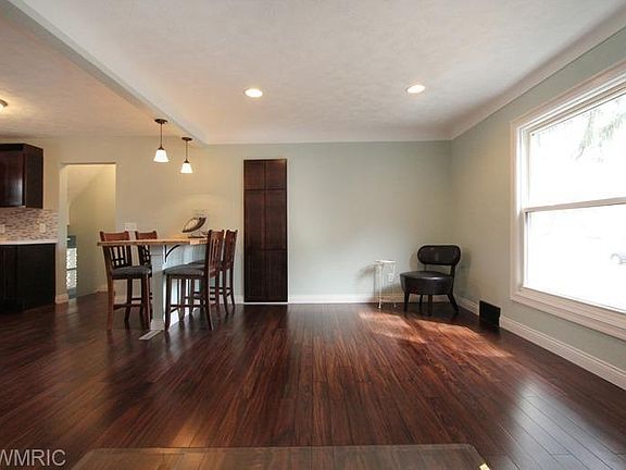 5th image of 4027 Hillsdale Ave NE