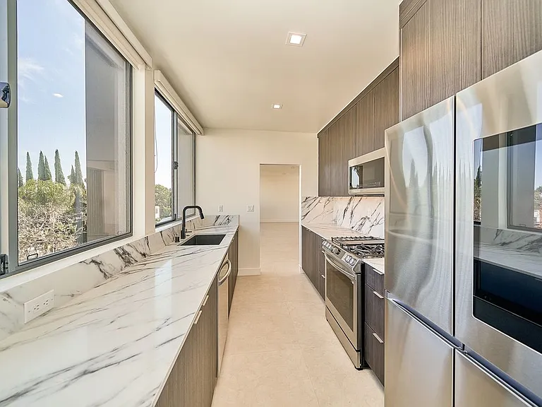 145 S Maple Dr #Penthouse 401 — Photo 15
