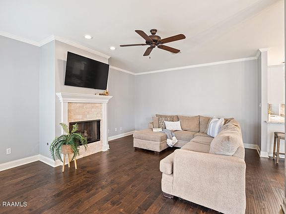 4th image of 414 Lauren Dr