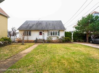 28 White Plains Ave, Staten Island, NY 10305