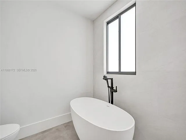 2421 SW 16th Ter — Photo 12