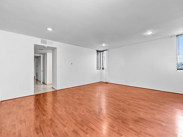 1900 Vine St #212 — Photo 6