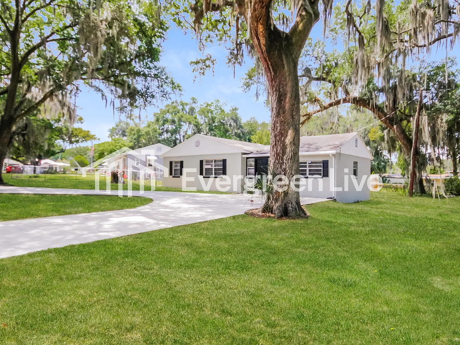 3 bed, 1.0 bath, 1290 sqft, $1,345 — Photo 2