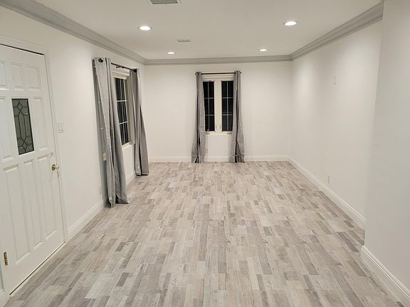 2nd image of 4564 Stansbury Ave