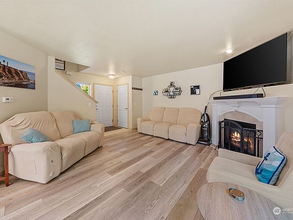 3rd image of 15205 87th Avenue E