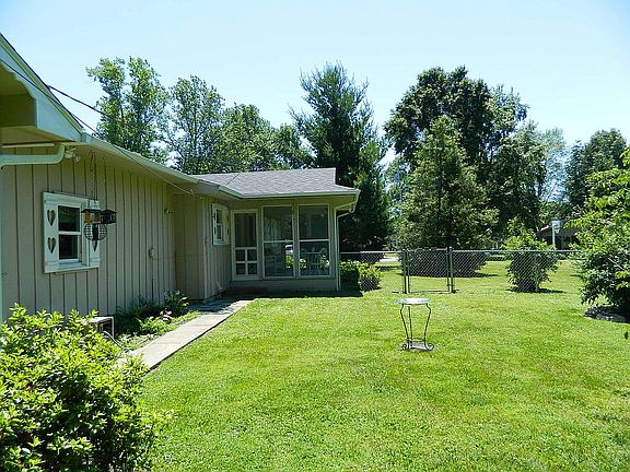 5th image of 1301 Florence Dr