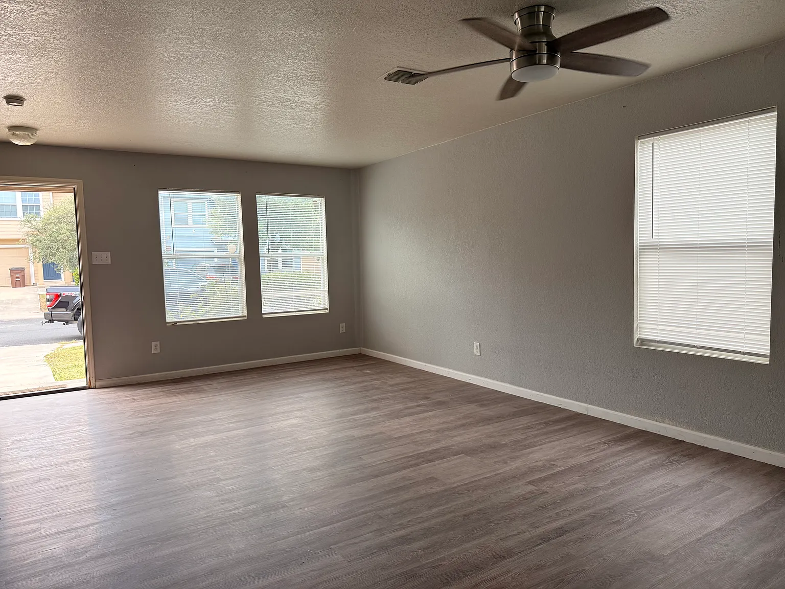3 bed, 2080 sqft, $1,650 — Photo 3
