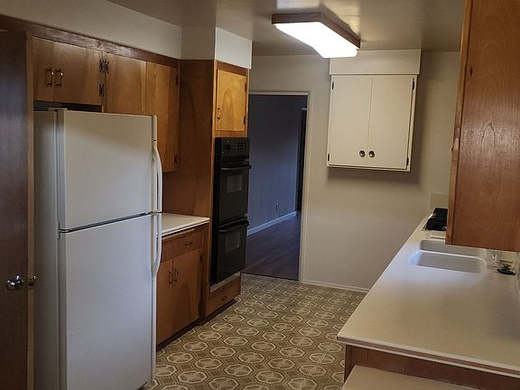 5th image of 423 S D St