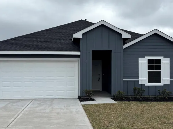 555 Hunter Grv, China, TX 77613